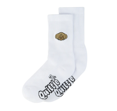weiße socken mit franzbrötchenmotiv